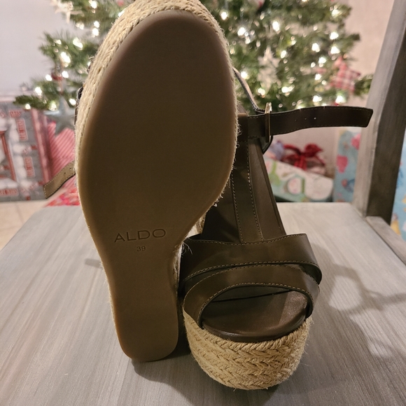 ALDO WEDGE HEELS - Picture 2 of 3